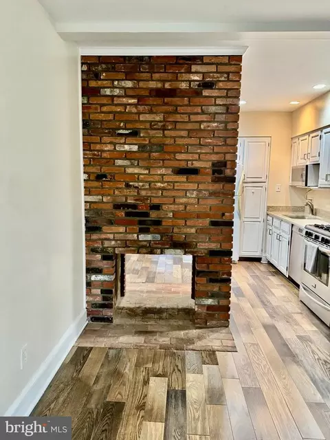 Entry Way - 739 Mchenry St, Baltimore, MD 21230 photo 4 of 5