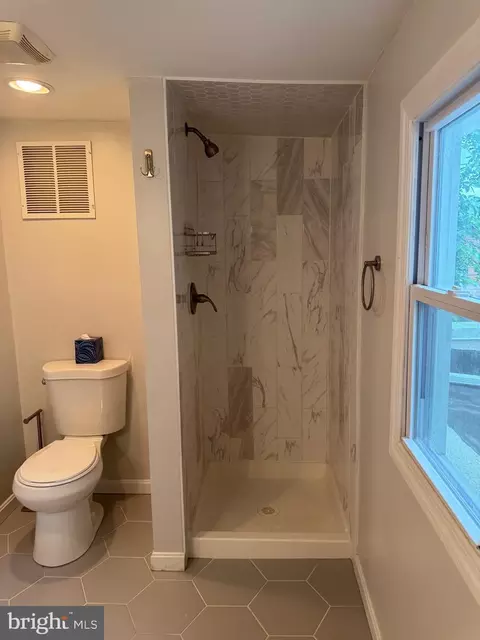 Bath - 739 Mchenry St, Baltimore, MD 21230 photo 3 of 6