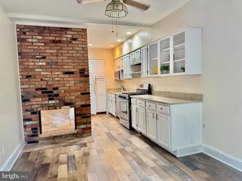 Entry Way - 739 Mchenry St, Baltimore, MD 21230 photo 3 of 5