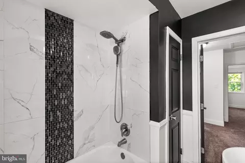 Bath - 2031 E Belvedere Ave, Baltimore, MD 21239 photo 2 of 4