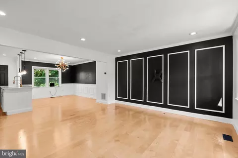 Entry Way - 2031 E Belvedere Ave, Baltimore, MD 21239 photo 1 of 5