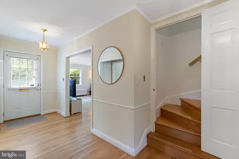 Entry Way - 130 Homeland Ave, Baltimore, MD 21212 photo 2 of 3