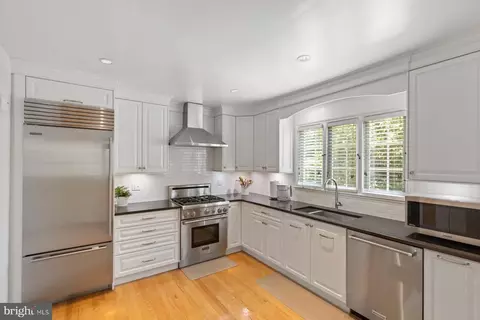 Kitchen - 130 Homeland Ave, Baltimore, MD 21212 photo 1 of 2