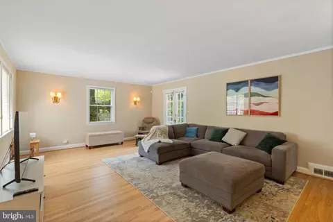 Living - 130 Homeland Ave, Baltimore, MD 21212 photo 3 of 3