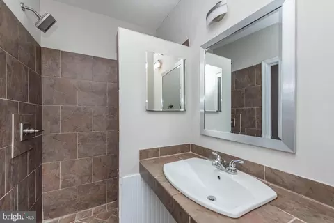 Bath - 37 E Wheeling St, Baltimore, MD 21230 photo 2 of 4