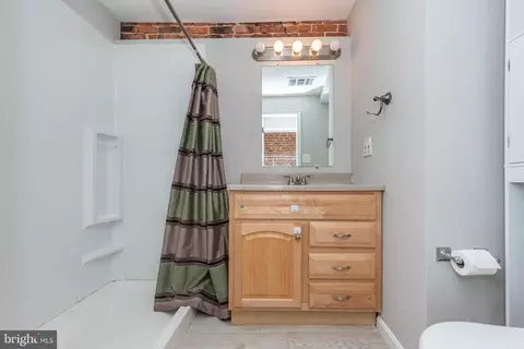 Bath - 37 E Wheeling St, Baltimore, MD 21230 photo 1 of 4