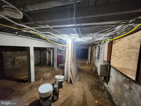 Entry Way - 1000 E Preston St, Baltimore, MD 21202 photo 2 of 12