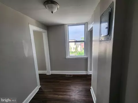 Entry Way - 1000 E Preston St, Baltimore, MD 21202 photo 10 of 12