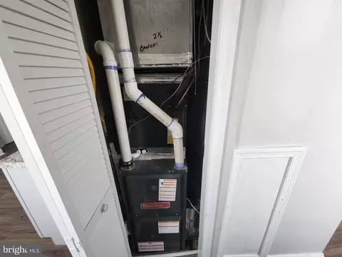 Entry Way - 1000 E Preston St, Baltimore, MD 21202 photo 5 of 12
