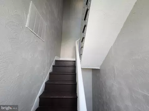Entry Way - 1000 E Preston St, Baltimore, MD 21202 photo 9 of 12