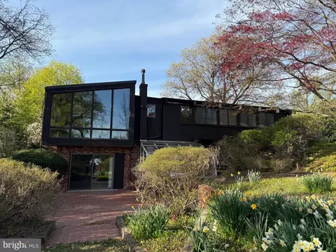 6000 Hunt Club Ln, Baltimore, MD 21210