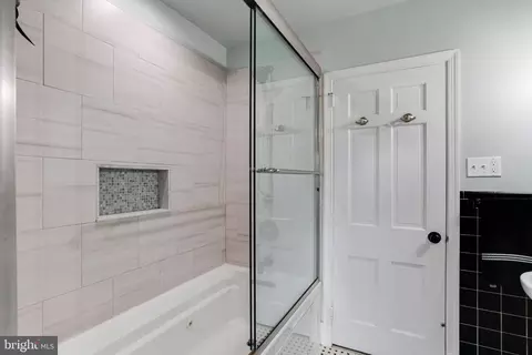 Bath - 101 E Highfield Rd, Baltimore, MD 21218 photo 5 of 9