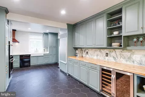 Kitchen - 101 E Highfield Rd, Baltimore, MD 21218 photo 5 of 7