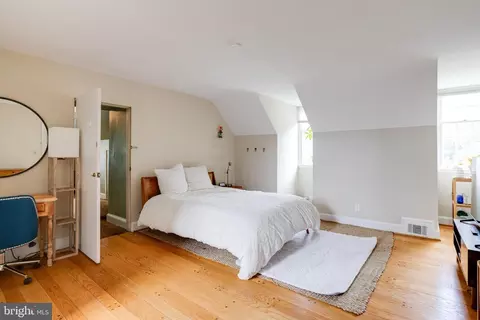 Bedroom - 101 E Highfield Rd, Baltimore, MD 21218 photo 11 of 14