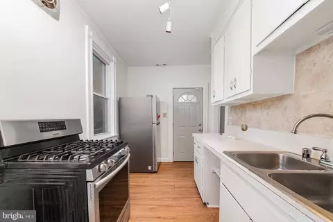 Entry Way - 4112 Marx Ave, Baltimore, MD 21206 photo 1 of 2