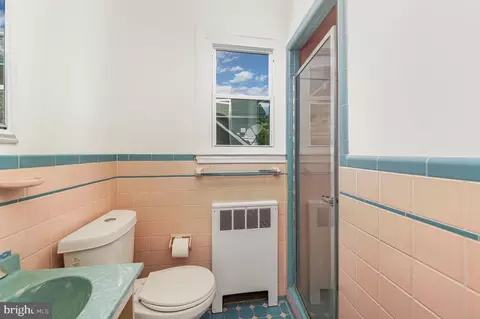 Bath - 4112 Marx Ave, Baltimore, MD 21206 photo 2 of 3