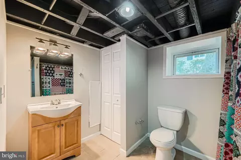 Bath - 818 Glen Allen Dr, Baltimore, MD 21229 photo 3 of 3
