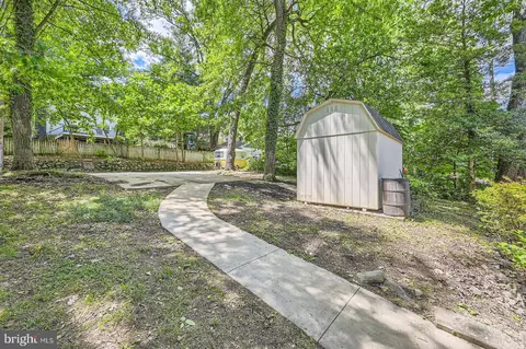 Exterior - 818 Glen Allen Dr, Baltimore, MD 21229 photo 6 of 7
