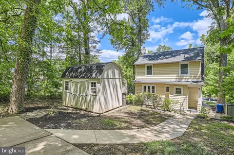 Exterior - 818 Glen Allen Dr, Baltimore, MD 21229 photo 5 of 7
