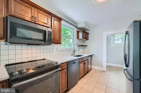 Kitchen - 818 Glen Allen Dr, Baltimore, MD 21229 photo 2 of 3