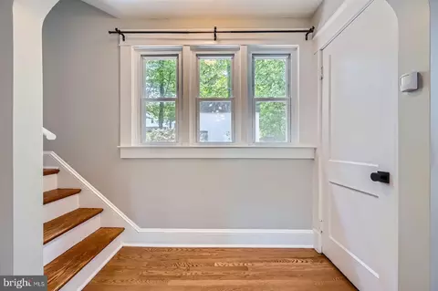 Entry Way - 818 Glen Allen Dr, Baltimore, MD 21229 photo 3 of 4