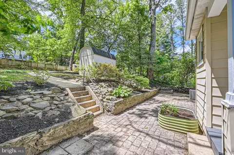 Exterior - 818 Glen Allen Dr, Baltimore, MD 21229 photo 3 of 7