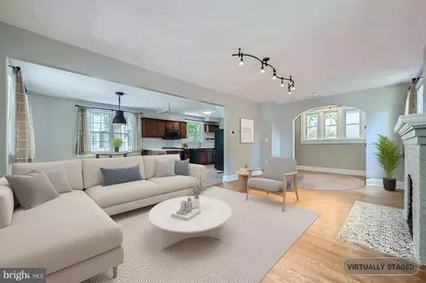 Living - 818 Glen Allen Dr, Baltimore, MD 21229 photo 1 of 3