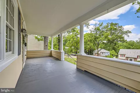Exterior - 818 Glen Allen Dr, Baltimore, MD 21229 photo 2 of 7