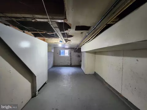 Entry Way - 409 S Mount St, Baltimore, MD 21223 photo 3 of 4