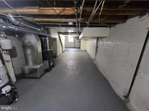 Entry Way - 409 S Mount St, Baltimore, MD 21223 photo 2 of 4