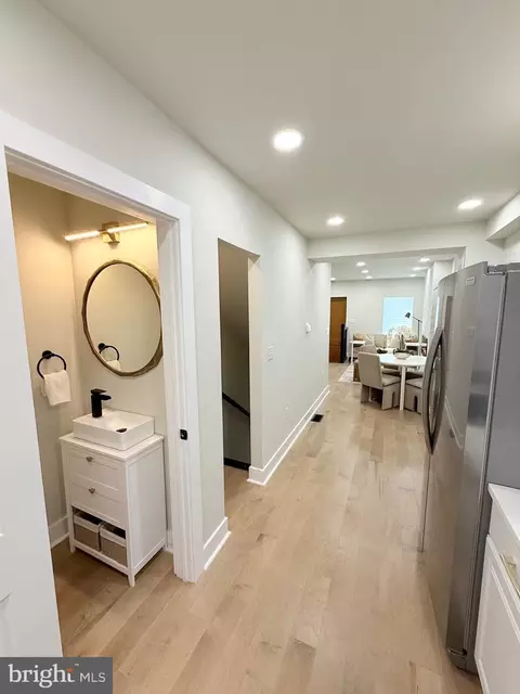 Entry Way - 2112 Llewelyn Ave, Baltimore, MD 21213 photo 5 of 18