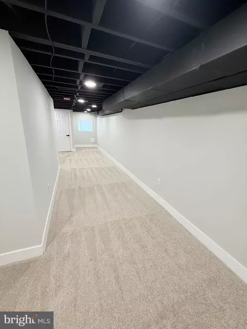 Entry Way - 2112 Llewelyn Ave, Baltimore, MD 21213 photo 17 of 18