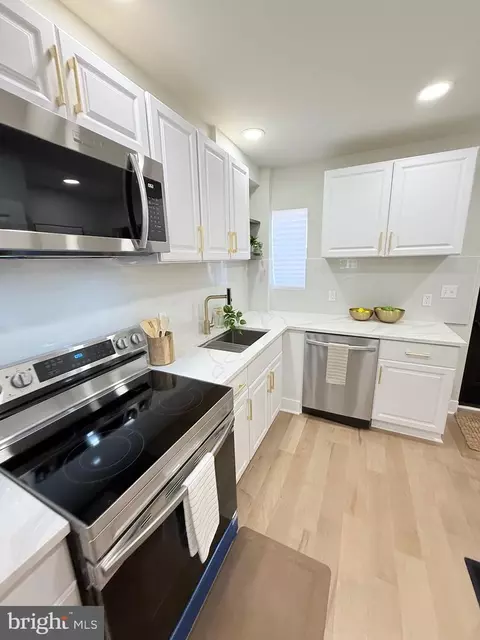 Kitchen - 2112 Llewelyn Ave, Baltimore, MD 21213 photo 2 of 4