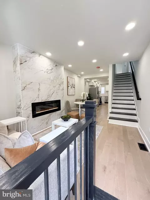 Entry Way - 2112 Llewelyn Ave, Baltimore, MD 21213 photo 2 of 18
