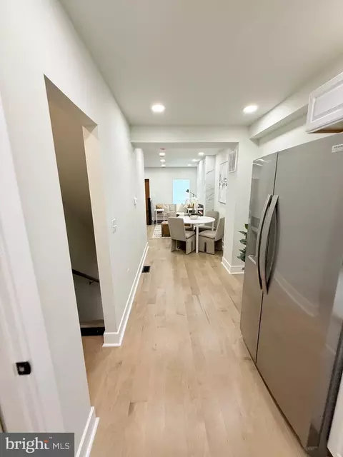 Entry Way - 2112 Llewelyn Ave, Baltimore, MD 21213 photo 6 of 18