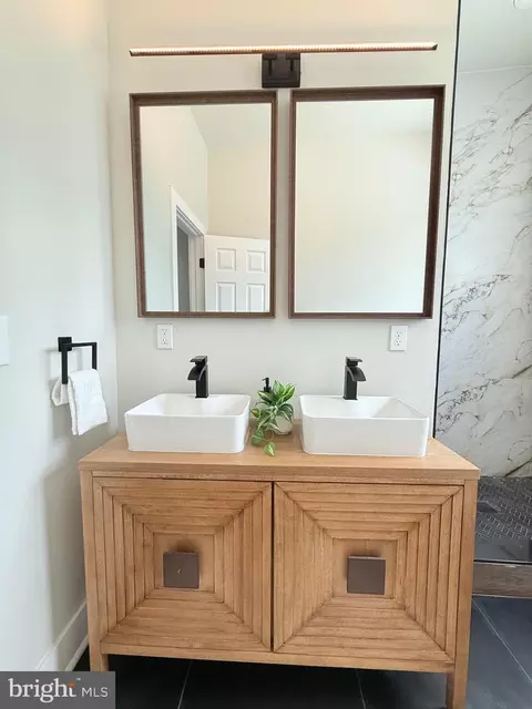 Bath - 2112 Llewelyn Ave, Baltimore, MD 21213 photo 6 of 7