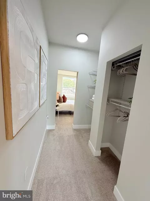 Entry Way - 2112 Llewelyn Ave, Baltimore, MD 21213 photo 14 of 18