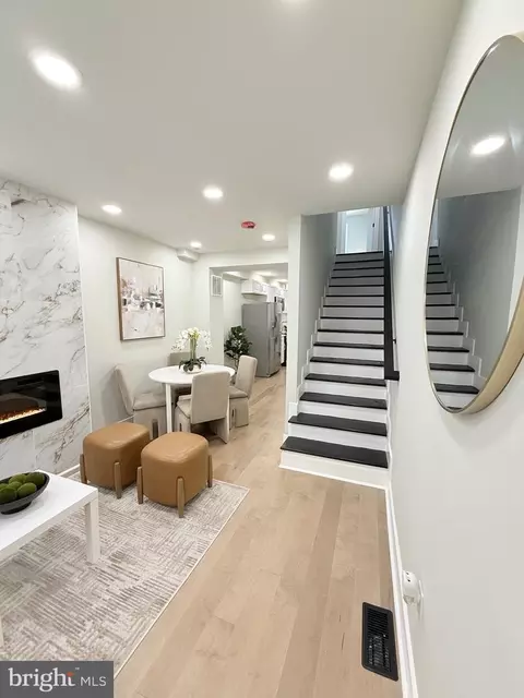 Entry Way - 2112 Llewelyn Ave, Baltimore, MD 21213 photo 7 of 18