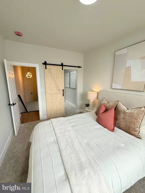 Bedroom - 2112 Llewelyn Ave, Baltimore, MD 21213 photo 3 of 5
