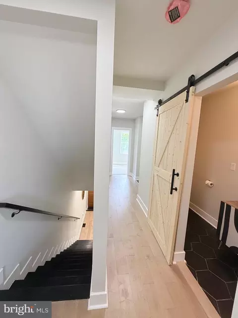 Entry Way - 2112 Llewelyn Ave, Baltimore, MD 21213 photo 9 of 18