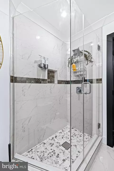 Bath - 1752 Bank St, Baltimore, MD 21231 photo 6 of 9