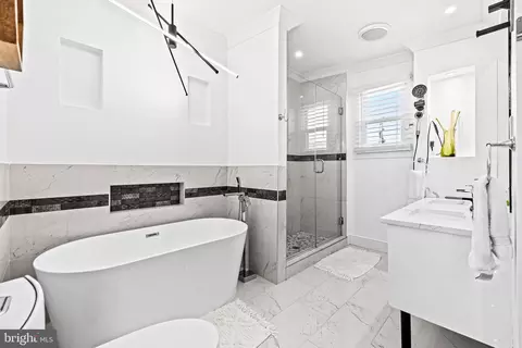 Bath - 1752 Bank St, Baltimore, MD 21231 photo 2 of 9