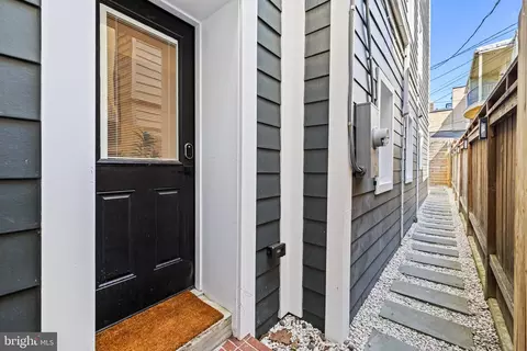 Entry Way - 1752 Bank St, Baltimore, MD 21231 photo 4 of 4