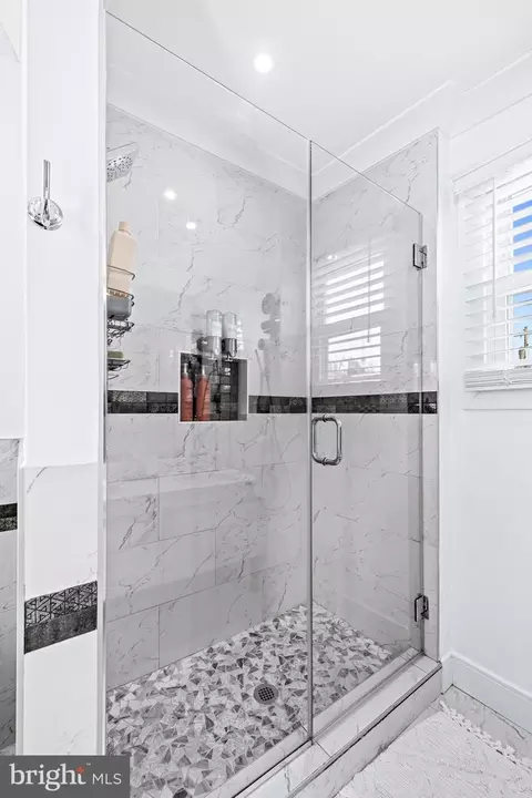 Bath - 1752 Bank St, Baltimore, MD 21231 photo 5 of 9