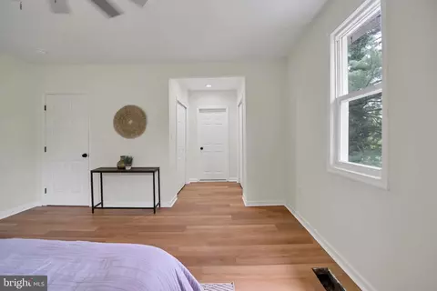 Entry Way - 4221 White Ave, Baltimore, MD 21206 photo 3 of 11