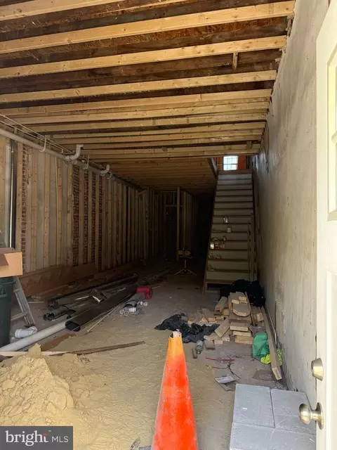 Entry Way - 2324 E Madison St, Baltimore, MD 21205 photo 5 of 12