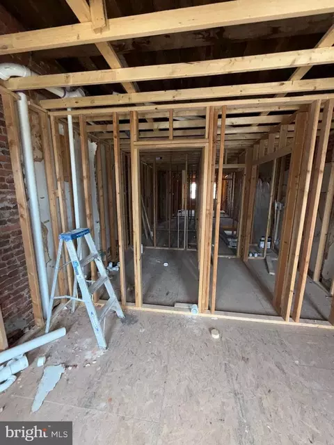 Entry Way - 2324 E Madison St, Baltimore, MD 21205 photo 10 of 12