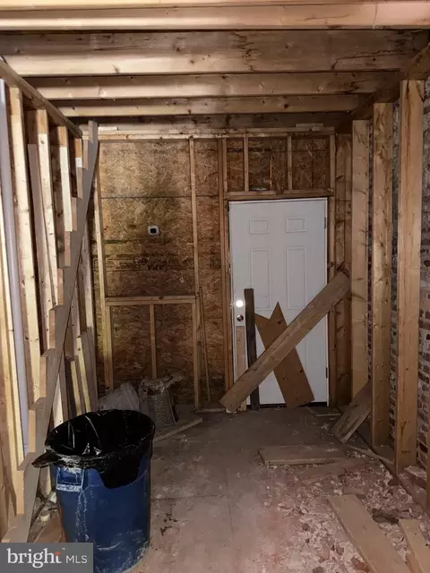 Entry Way - 2324 E Madison St, Baltimore, MD 21205 photo 4 of 12