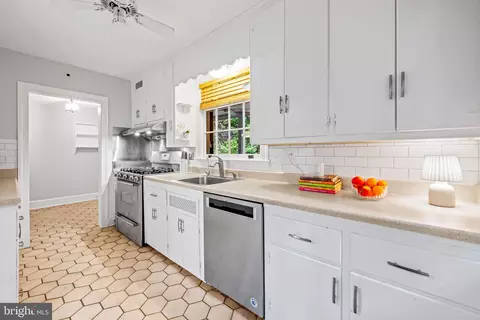 320 Tunbridge Rd, Baltimore, MD 21212 photo 16