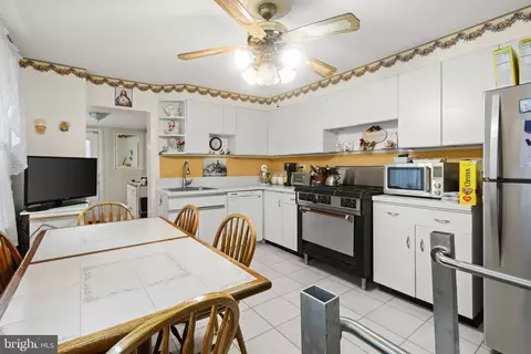 915 Stiles St, Baltimore, MD 21202 photo 11